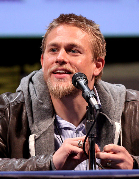467px-Charlie_Hunnam_by_Gage_Skidmore_2